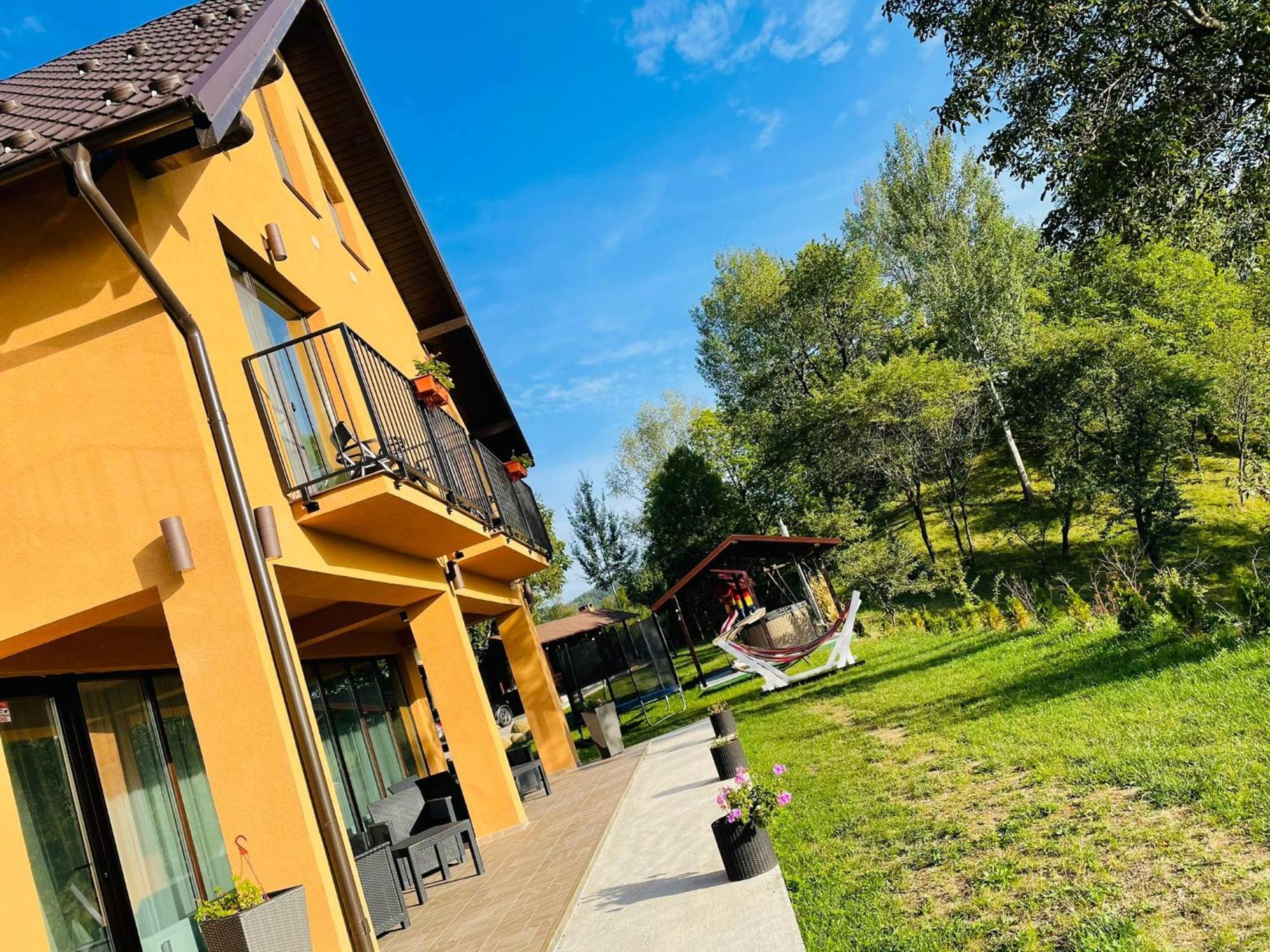 Pensiunea Piri Land Comarnic Exterior photo